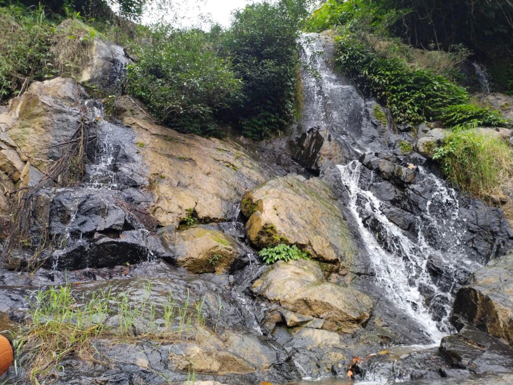 suối đá tại Suối Mu Camp Quốc Oai Hà Nội